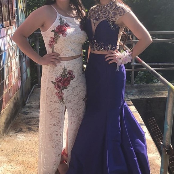 Prom dress (selling the purple one only) - Picture 4 of 5